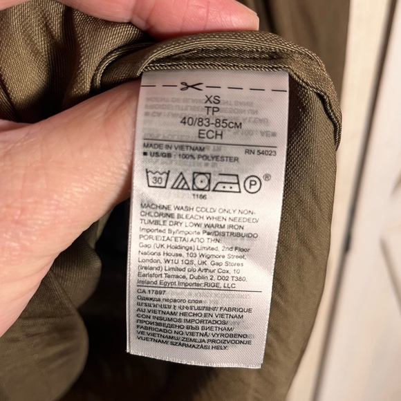Banana Republic polyester blouse with accent belt - Picture 4 of 4